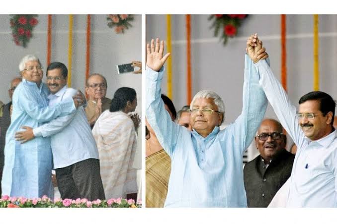 BJP4Delhi's tweet photo. केजरीवाल AAP ने जिस कांग्रेस के भ्रष्टाचार के खिलाफ आंदोलन कर राजनीति की शुरुआत कि उसी के गोद में जा बैठे। फिर जिन्हें भ्रष्ट बताया उनसे गले लगे !

एक बार भी शर्म नहीं आयी केजरीवाल जी? https://t.co/ZYF8coyjKn