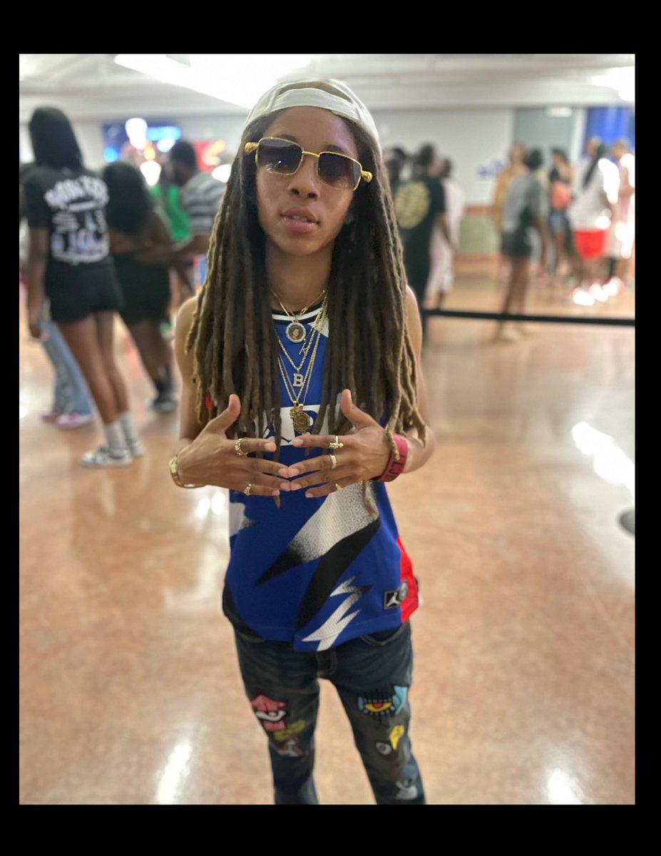 KEESMOOOTH's tweet photo. 26 YEARS IN THE GAME 🎉♋️🏆
#IssaRealNiggaCelebration
#SmoothDay
#MySeason https://t.co/6XCEDcGDc8