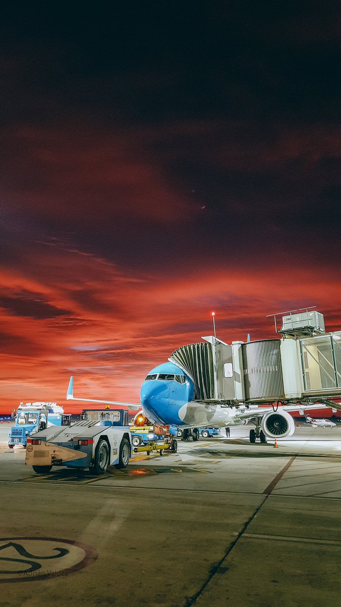Adrian_Valdez01's tweet photo. Asi amanecía hoy en #Mendoza, aeropuerto #ElPlumerillo, digno de fotografiar 📸
@Aerolineas_AR https://t.co/q0pqPJlhDC