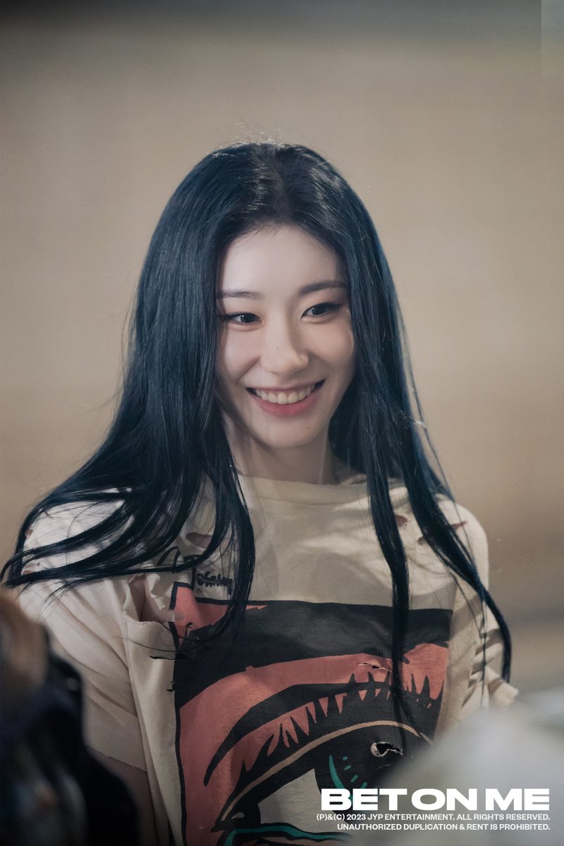 ITZY tweet media