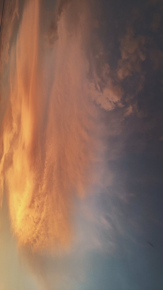 Harshmohan999's tweet photo. Just a click by me .....
Holla clouds

#clouds #Trending #viral #View #picoftheday #view #photography #photooftheday #photographylovers https://t.co/0gPOBeJXeW