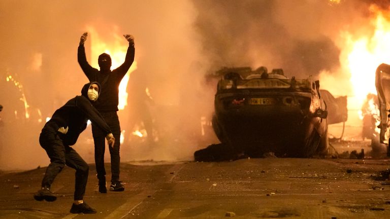 LaboransS's tweet photo. Nahel için intikam! https://t.co/dr1zJd3cyL