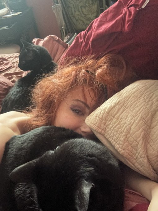 1 pic. With my first sip of a mimosa in the morning I feel my power returning and pulse through me https://t