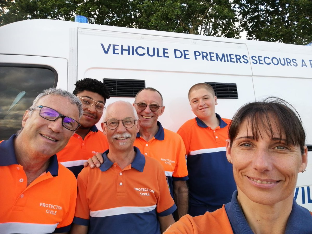 ProtecCivile34's tweet photo. #Operationnel - Hier 2 équipages étaient engagés :
▶️ Circulade Vigneronne à Gignac
▶️ Garde sur le secteur de Béziers
Le saviez vous ? Nos équipes sont de garde les week-ends en soirée afin de soutenir le SDIS 34 en mettant à disposition un vecteur supplémentaire. https://t.co/Lfs5iydXml