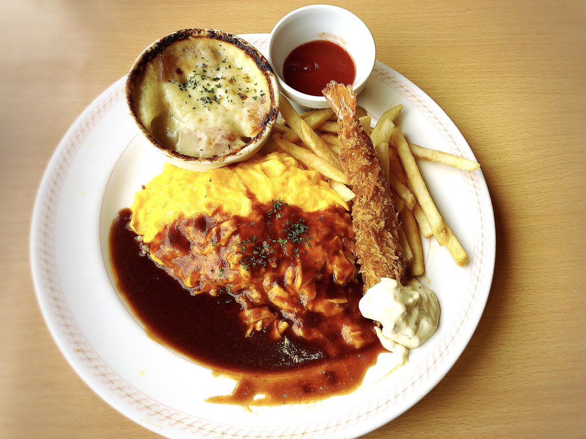 yatchanyattuke's tweet photo. Joyfulで 大人お子様ランチを食べました。
オムライスの中は 白ご飯でしたが デミグラスソースで 美味しく頂きました。
グラタンは ペンネと ベーコン🥓   
ご馳走様でした😊✨

 #Joyful
 #大人お子様ランチ https://t.co/mpMCFSgJvM