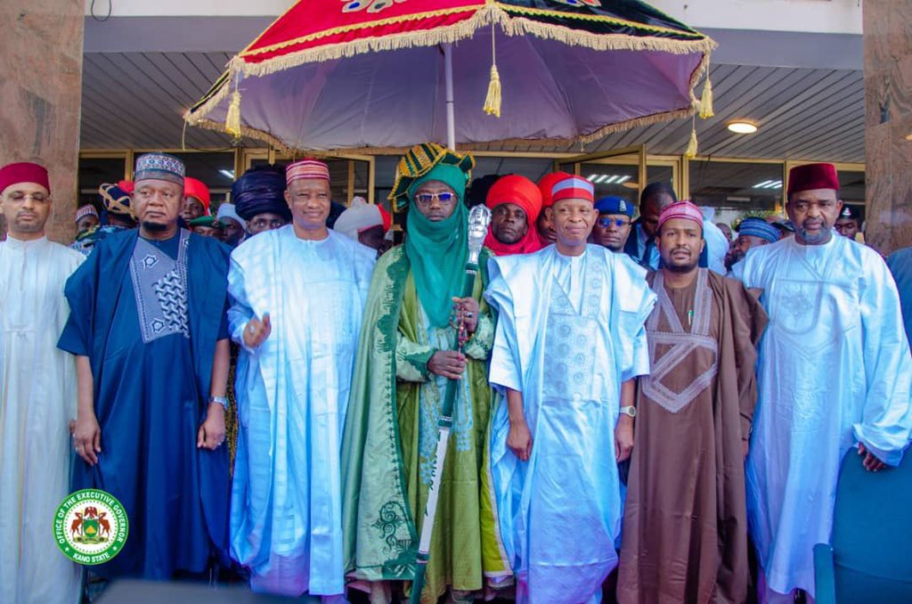 Kyusufabba's tweet photo. Today, we were honoured by the visit of His Royal Highness, Alhaji Aliyu Ibrahim, the Emir of Gaya, and members of the Gaya Emirate Council on Sallah homage. 

I used the occasion to assure the Emir and the public that the Hasiya Bayero Paediatric Hospital will be reopened for public use in a fortnight. - AKY