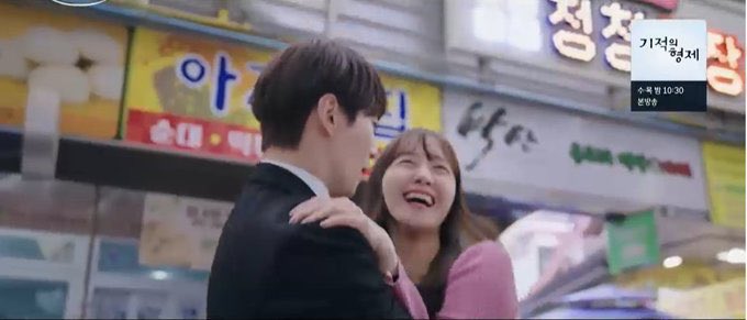 leedoohyuns's tweet photo. king the land rom-com of the year 

#KingTheLand #KingTheLandEp6 https://t.co/kHvJBMLija