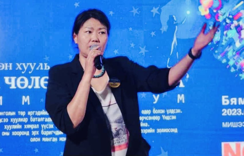 Төр нь иргэнээ шүүх цааз бүү хэл, тушаал протолгүй буудаад алчихдаг, дуртай үедээ бизнессийг нь булаачихдаг, хаачихдаг, өмч хөрөнгө нь ямар ч баталгаагүй, маргааш нь үүдэнд нь барилга барьчихдаг, татварыг нь хулгайлаад хувьдаа завшчихдаг, төсөвийг нь тендерээр хусчихдаг, идэж,