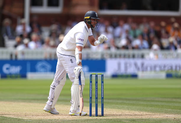sportsbetcomau's tweet photo. Yes Broad, you may now leave your crease.
#Ashes https://t.co/oOfQ6fB1ZN