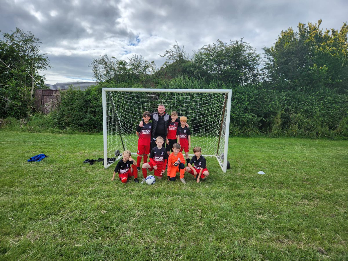 Saltneytownfc's tweet photo. Great weekend for our Juniors - Yesterday our U9โs played in the Greenfield tournament where 2/3 sides made the Semi Finals - Today our U10โd played in the Broughton tournament. Both sides making the Final - Great weekend for all the players and coaches โค๏ธ๐คโค๏ธ #borderkids https://t.co/kEbiNi4De5