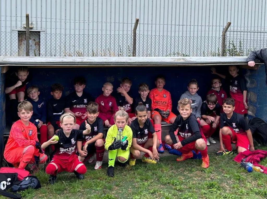Saltneytownfc's tweet photo. Great weekend for our Juniors - Yesterday our U9โs played in the Greenfield tournament where 2/3 sides made the Semi Finals - Today our U10โd played in the Broughton tournament. Both sides making the Final - Great weekend for all the players and coaches โค๏ธ๐คโค๏ธ #borderkids https://t.co/kEbiNi4De5