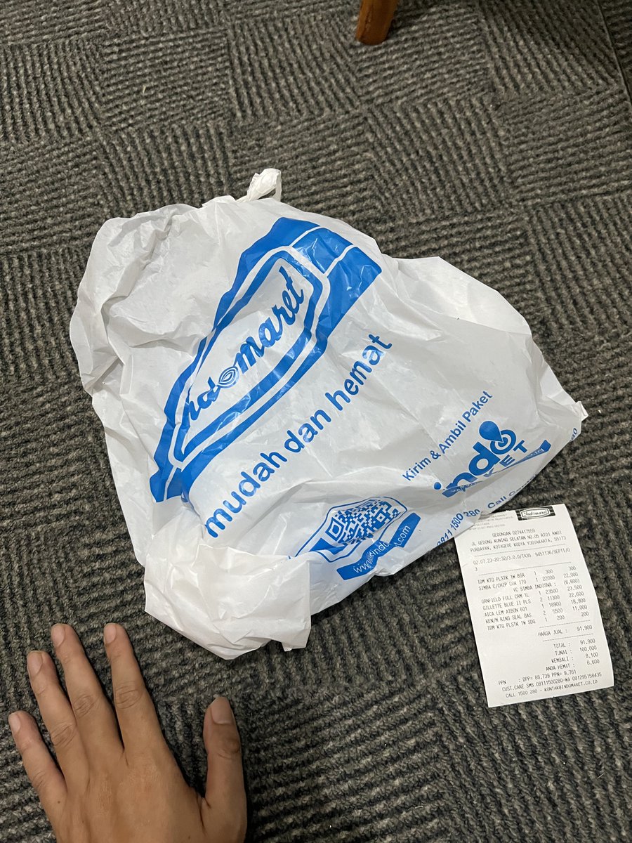 nksthi's tweet image. Ni mau tanya beneran. Karena bingung juga pengalamanku nggak cuma sekali dua kali. Beberapa kali sempat komplain, tapi tetep aja keulang lagi. Sampe capek kalo tiap selesai belanja harus komplain. Mungkin kalian pernah ngalamin juga. Wkwk.

Kenapa, ya, beberapa kasir minimarket