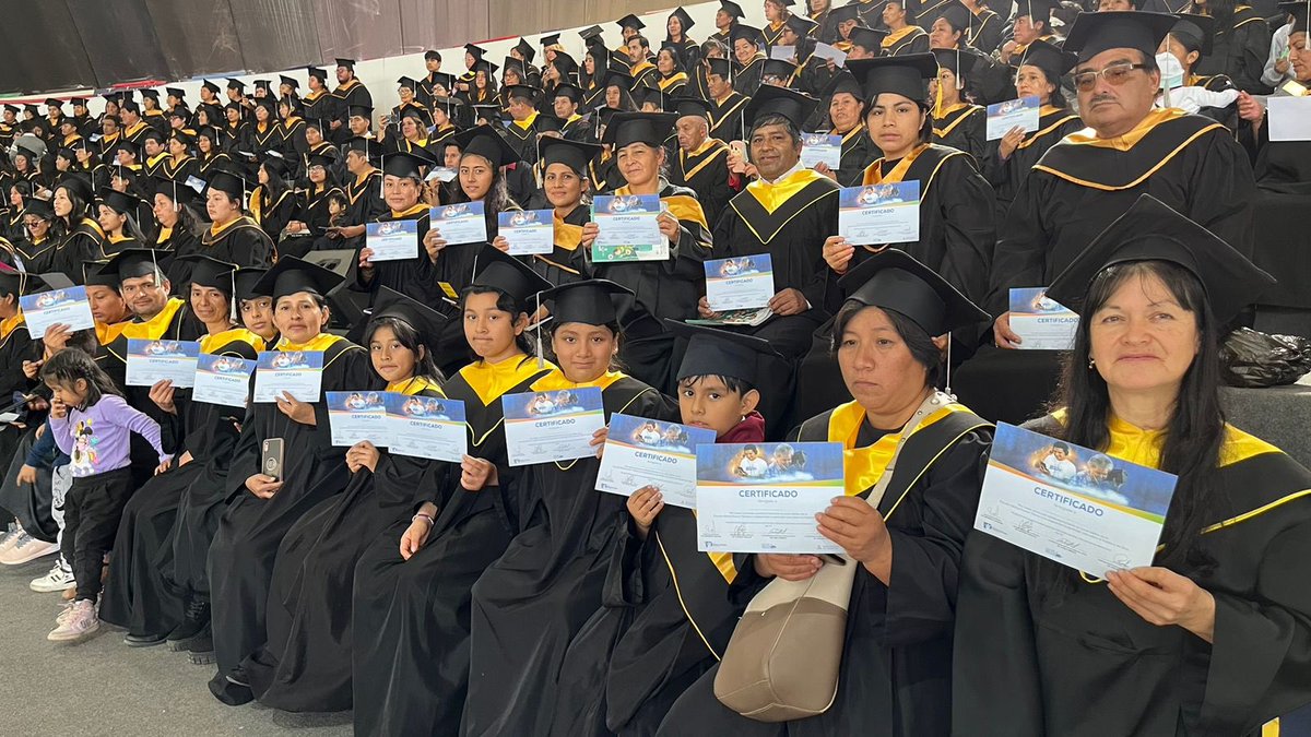 PrMontalvan's tweet photo. Increíbles logros de la radio NT-Lima:
1000 graduaciones.
121 bautismos.
Una iglesia unida. 
Líderes comprometidos.
1 millón de oyentes hasta el 2025.
¡Alabamos a Dios por los resultados y esperamos aún más bendiciones en el futuro! 
¡El Señor está a las puertas! https://t.co/xxXL7fExYP