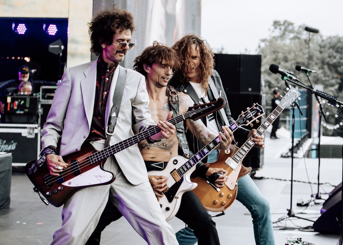 thedarkness's tweet photo. British Summer Time in Hyde Park was absolutely brilliant! Rock &amp; Roll ain’t dead. https://t.co/MihdTyF5Pl https://t.co/EjO8cDske5