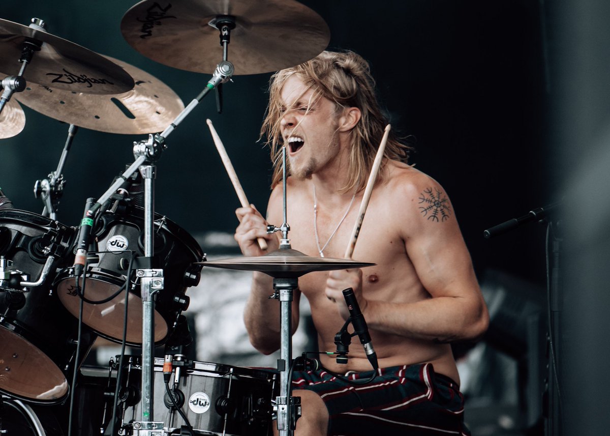 thedarkness's tweet photo. British Summer Time in Hyde Park was absolutely brilliant! Rock &amp; Roll ain’t dead. https://t.co/MihdTyF5Pl https://t.co/EjO8cDske5