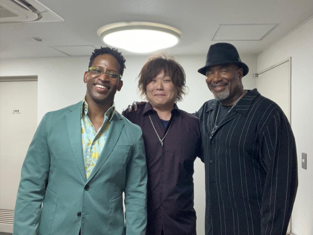 shunyaex's tweet photo. This time has come again this year!!
The joy of playing with this member again this year.
Thank you all!!
#gospel #bassist #bass #皆川峻哉 #minakawashunya #コッケイジャパン #raumiband #music #concert #HGF #ハレルヤゴスペルファミリー #KenTaylor #JohnLucas #RaySidney #LorryZamora https://t.co/HpAkhCxTi7