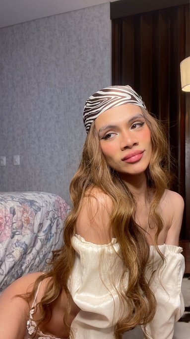 guess who's back ☀️👄 Buenos diassss !! https://t.co/dY4UvlWGn0<a href="/tag/colombiana"class="tags"><span>#colombiana</span></a><a href="/tag/tranny"class="tags"><span>#tranny</span></a><a href="/tag/transgirl"class="tags"><span>#transgirl</span></a><a href="/tag/trannybottom"class="tags"><span>#trannybottom</span></a><a href="/tag/onlyfansvideo"class="tags"><span>#onlyfansvideo</span></a>