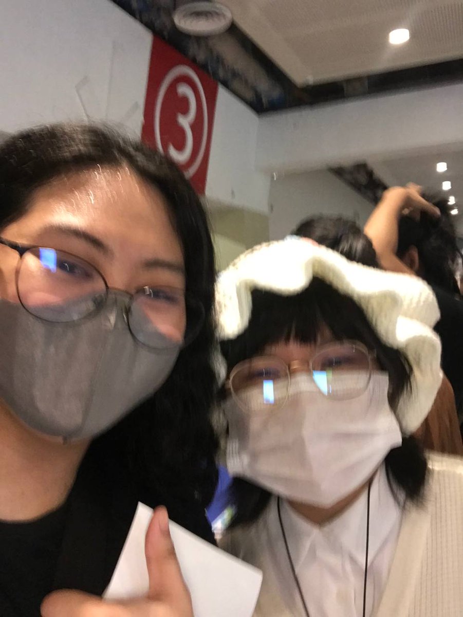 banebachan's tweet photo. I FINALLY HAVE A PHOTO WITH ONE OF MY FAVOURITE AND COMFORT ARTISTS!!! It's nice to finally meet you, ate aika huhu. Ingat palagi! 
@g31k0 <33 https://t.co/XftV3h4q1e