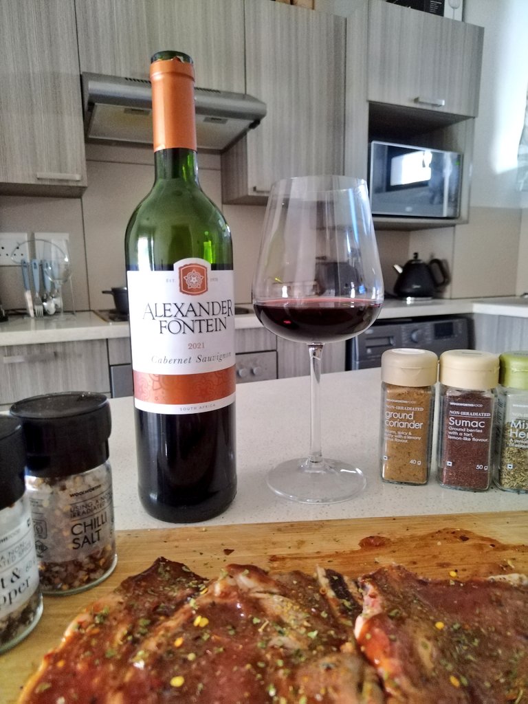 WinewithLebo's tweet photo. My Sundays are for cooking, good music & of course good wine. β€οΈπ·π₯©
Dumelang, Happy Sunday! π·What are you drinking? What are you cooking? π
#WinewithLebo https://t.co/kmZwgVJAcl