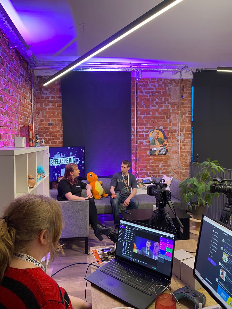 Freunde der spektakulären Speedrun-Unterhaltung.
Endlich können wir euch den Termin für den 2. SpeedrunsDE Marathon offizell bestätigen.

Markiert euch den 8.-10. September 2023 in euren Kalendern.

Die Submissions öffnen wir noch diese Woche für euch.

#SRDEM2023 #SpeedrunsDE