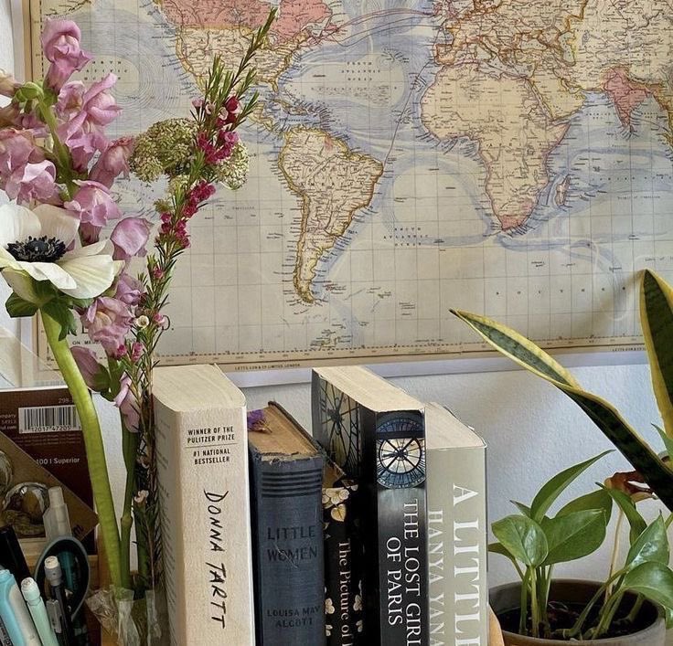 fromkyahseyes's tweet photo. Flowers + books &amp; coffee🌷📖☕️—what a girl wants. https://t.co/0QaL36JG5C