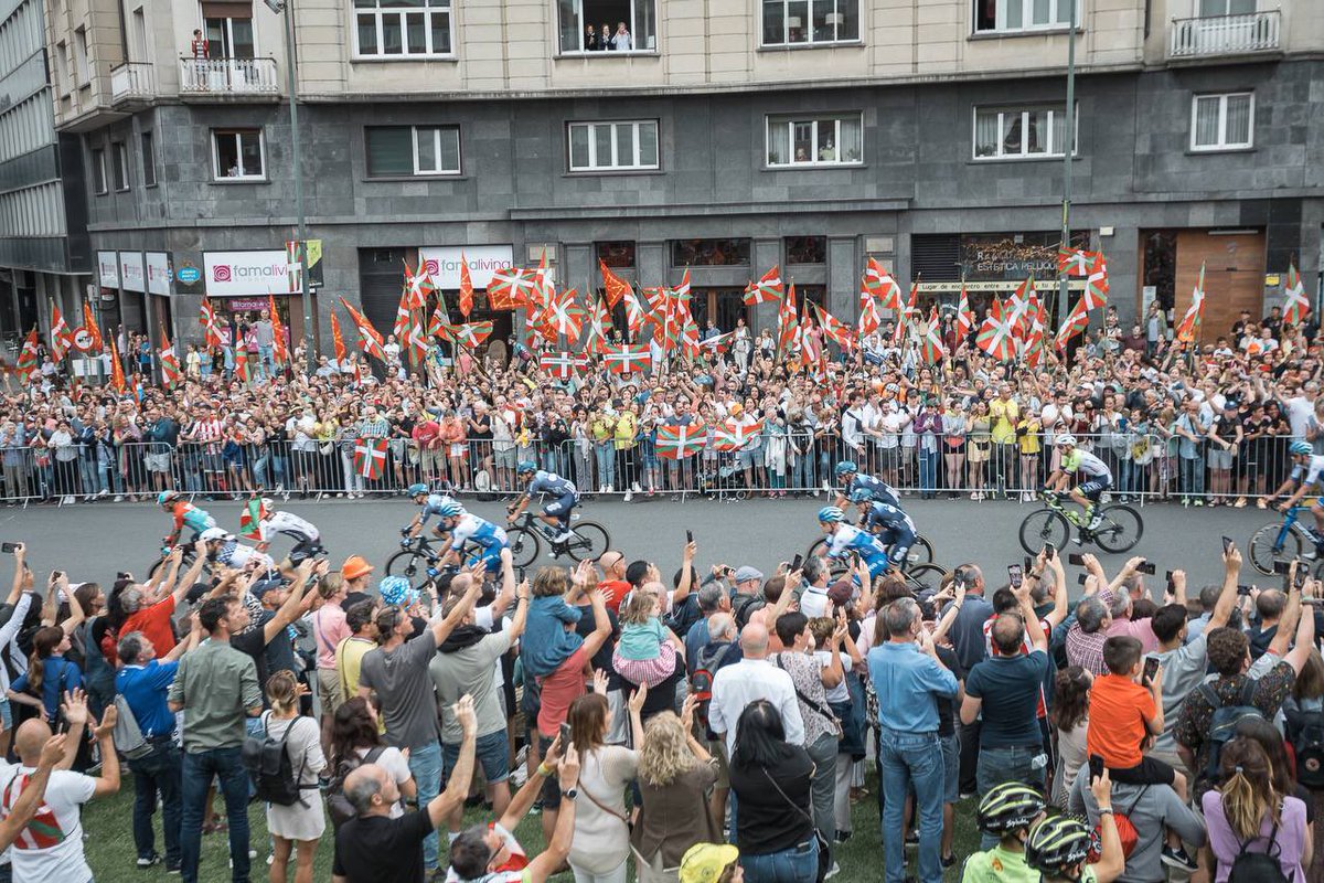ArnaldoOtegi's tweet photo. This is not Spain or France. This is Basque Country.

#TDF2023   #BasquesDecide https://t.co/7JgZEEsTpl