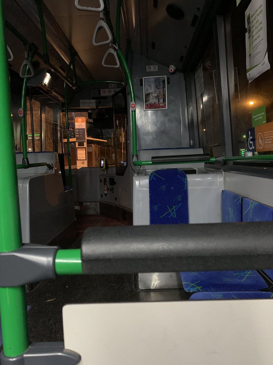 泊まりの付き添いはさすがに無理、前回も世話になった病棟の看護師は皆、知的障害者の夜間のケアも快く対応してくれるので、飲まず食わずで晩飯も拒否して寝入った娘を後に家路につくと、乗客は僕だけの日曜夜のバスは、行きの救急車のごとく大通りをひたすら直進し、永遠がまた時間軸に垂直に屹立する