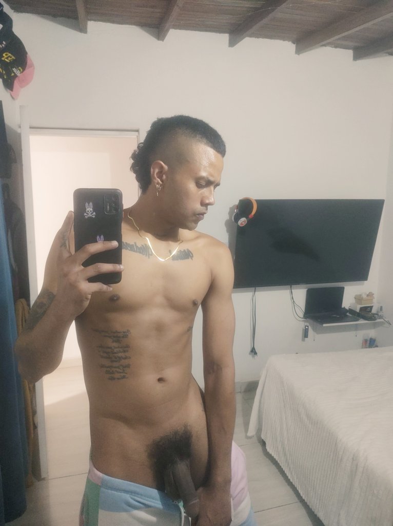 A bombear desde temprano 💪🏾💪🏾 quien pa tanquear después? 😈😈🍆RT si te gustan los pelos sudados <a href="/EventosGayMed/">Eventos gay Med</a> <a href="/versatil_under/">Venta y fabricación de ropa erotica para hombres</a> <a href="/Medellingrindr1/">@MedellínGei🏳️‍🌈</a> <a href="/medellingei/">@MedellinGei🏳️‍🌈</a> #PrideMonth #cruising #pelos #bigballs