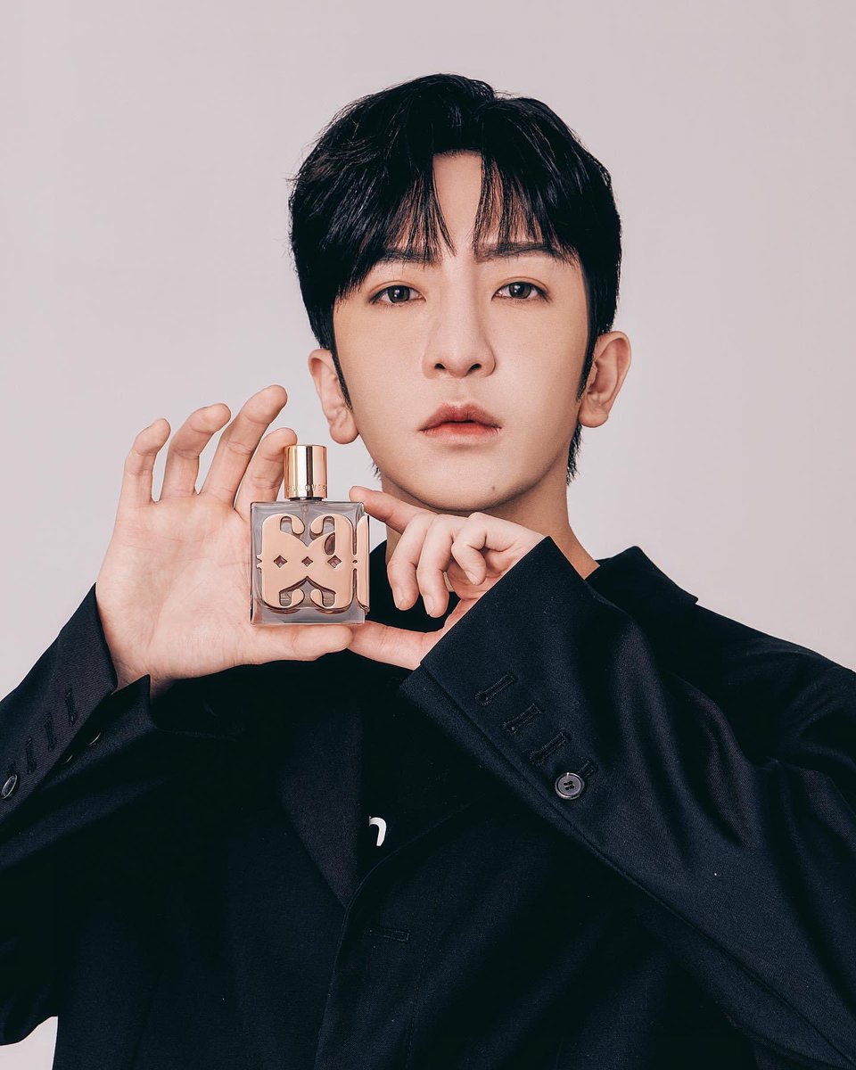 AnsonLo_Giant's tweet photo. The Prelude to Romance:
Special Edition - BORN 07071995

Allover⁺⁺ Chapter 2 special edition 
Scent of ALLOVER

🔗: https://t.co/O6BN2rGxs2

#盧瀚霆 #ansonlo #ansonlo盧瀚霆 #教主 #跳唱教主 #mirrorweare #cantopop #Dancepop #HongKongDancePop #HongKong #ALLOVER https://t.co/5yLbt3jebH