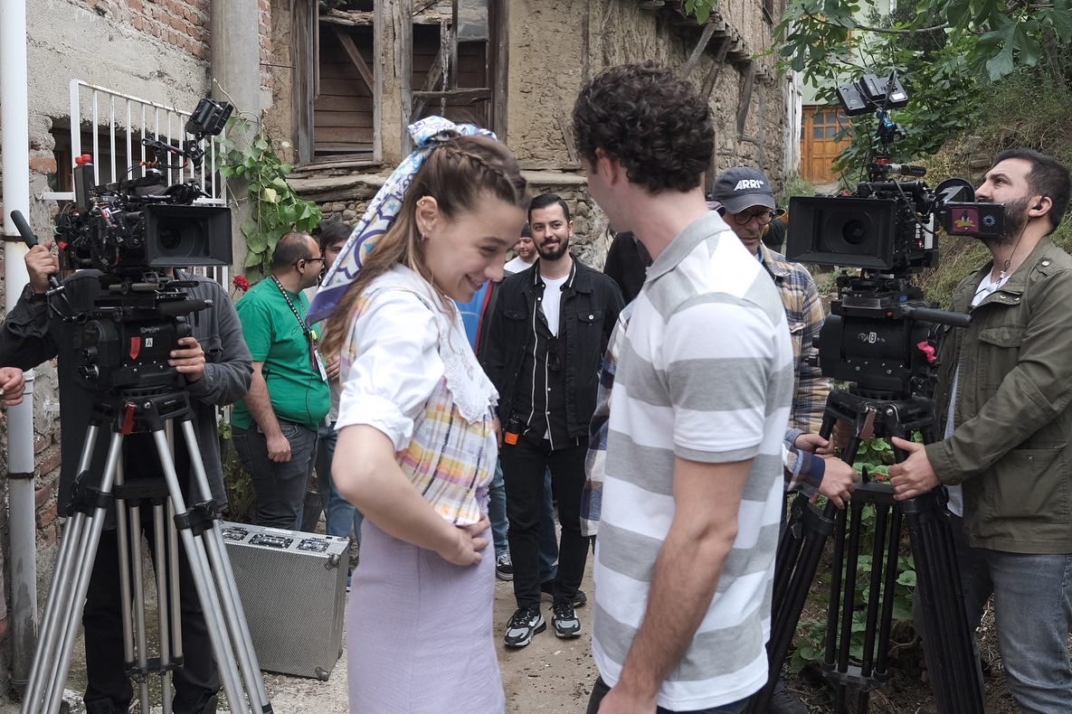 diziyolcusu's tweet photo. #HatıranYeter setinden
#AytaçŞaşmaz&amp; #SümeyyeAydoğan💥 https://t.co/yrtMgZmH4T