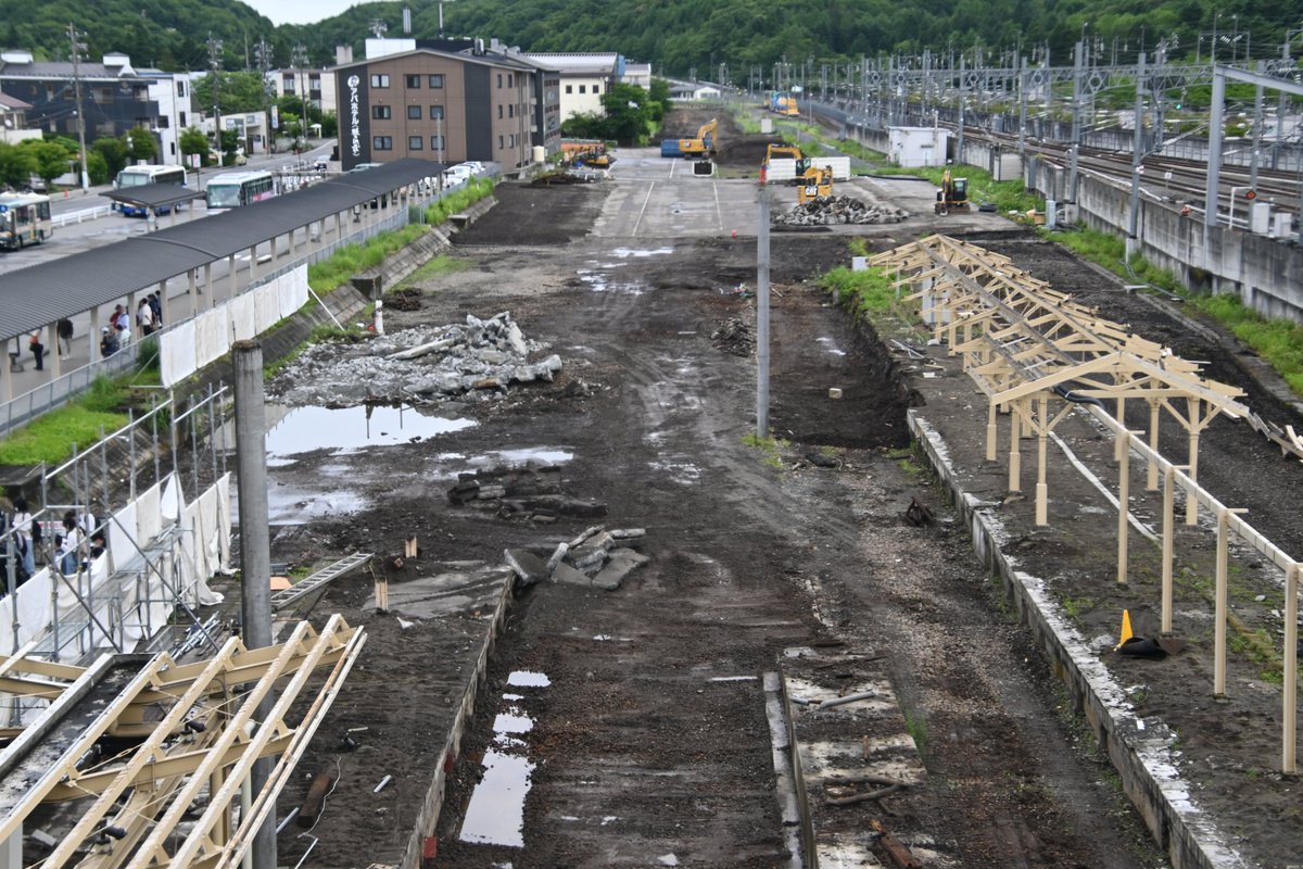 解体、撤去が進む軽井沢駅