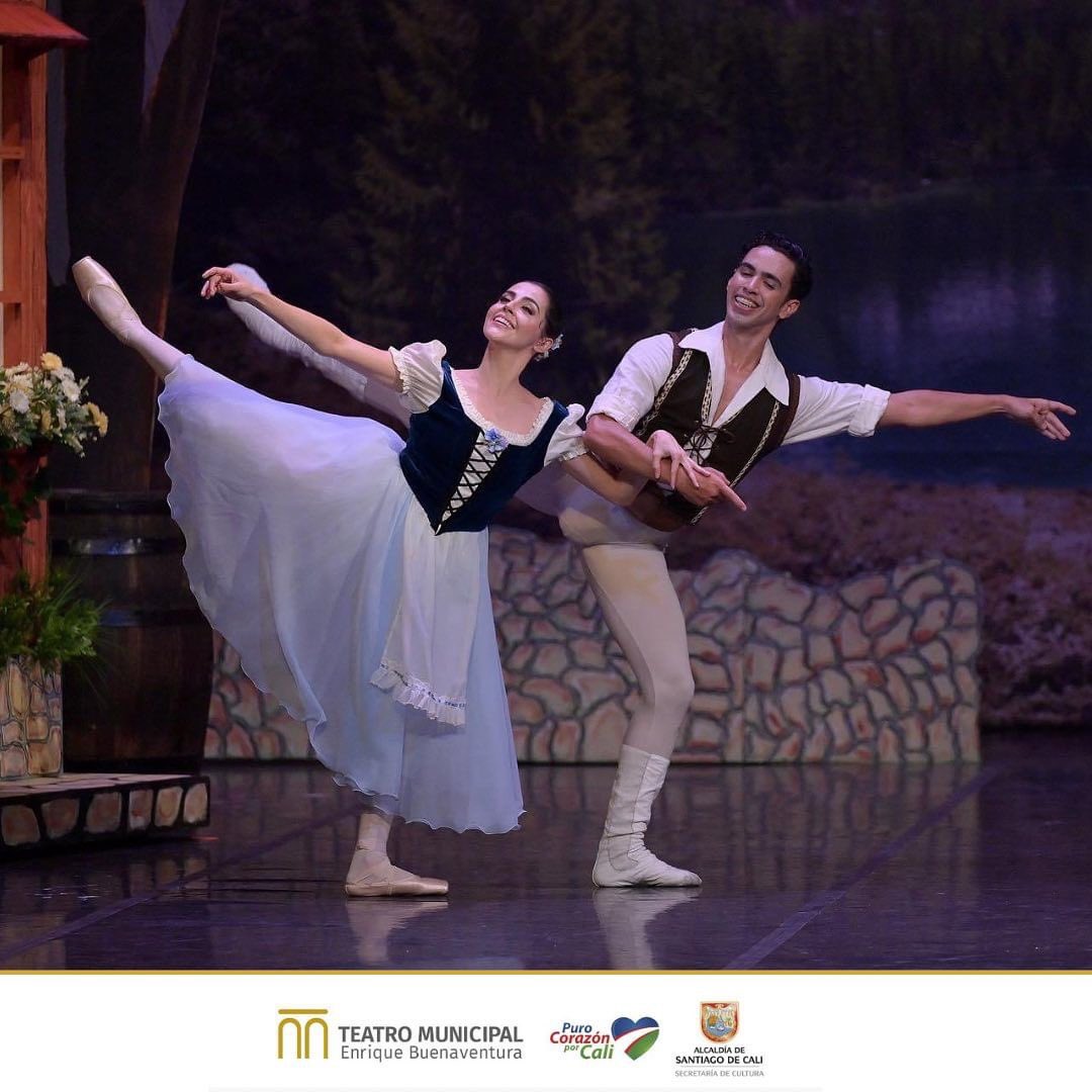 JGhiso's tweet photo. Un poco de lo que fue nuestro hermoso estreno de GISELLE cor: @berrios_naty  junto a la CCB de @incolballet  en el @TmunicipalCali  fotos del gran @edwardloram  y el apoyo de @mincultura @cultura_valle @CaliCultura https://t.co/b5f9ESzhrU
