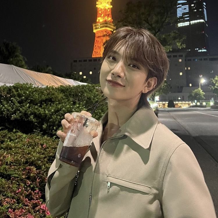 jeonlyfan's tweet photo. Catch me if I fall. 

*:･ﾟ✧* 🌧️ YoonHong / JiHan filo au https://t.co/P7WTY5IXZw