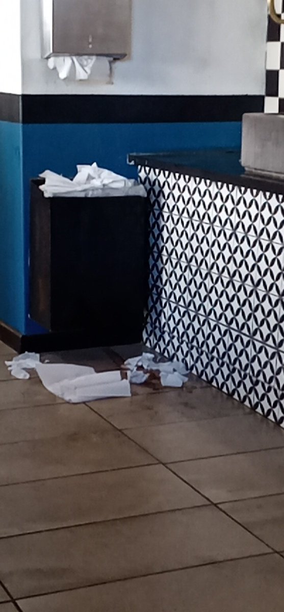 SarcSupport's tweet photo. @NandosSA Sea Point branch
It's been an hour.
Pathetic service, terrible food...
Sent it back twice!!!!!
Dirty floors and tables...
Ohhh Nando's check your store!!! https://t.co/16UvFop2Xt