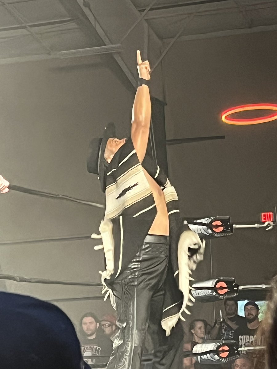 ShayHyde's tweet photo. Started the night with pure chaos and it was amazing! #CageOfHorrors https://t.co/iH45ME0f0g