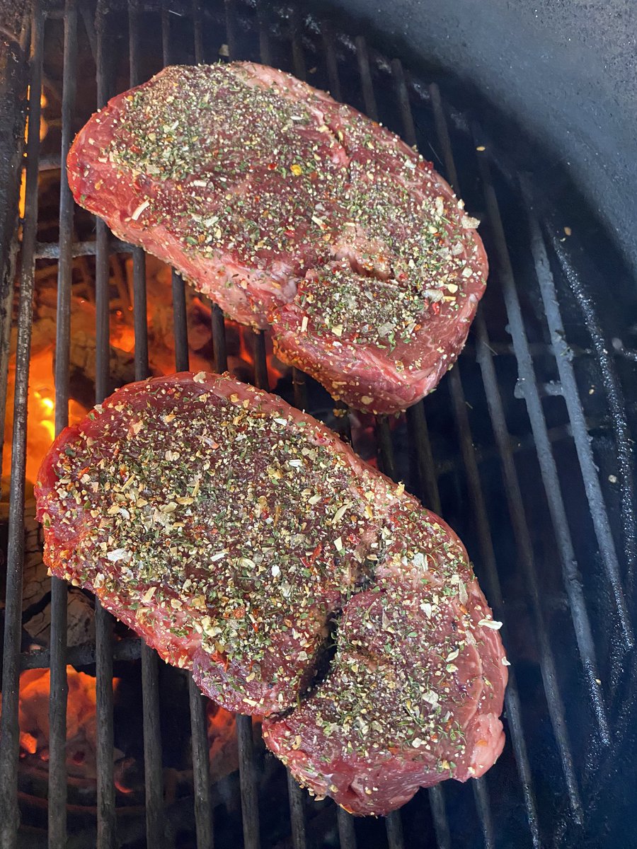 Ribeyes round two! This time with our Steakhouse Gaucho BBQ Rub 👌
