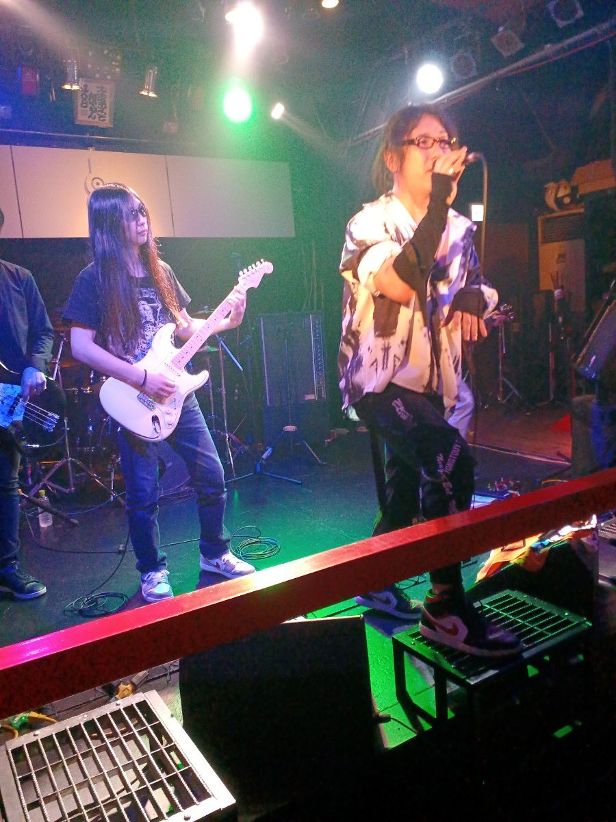 tomo_gucci's tweet photo. 2023.7.2
今日はこちらのイベントへ神戸まで
＃神戸108 
#SHALLY
＃バンドライブ 
#バンド
 ここは大阪ですかというくらい会場内はよく見る顔が多い楽しいイベントだった。携帯画質ですみません
新曲良きでした。 https://t.co/KOHh5o53PY