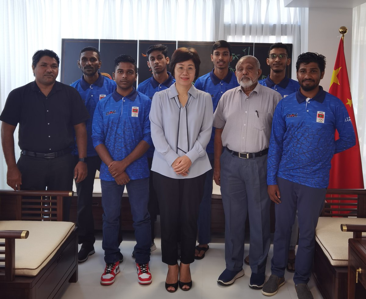 China_Amb_Mdv's tweet photo. Very pleased to meet with 🇲🇻 table tennis &amp; badminton coaches &amp; players who are invited to🇨🇳 for short-term training programs, which will not only promote sports exchanges &amp; mutual learning, but also enhance mutual understanding &amp; friendship between the two peoples. Enjoy it!👍 https://t.co/a8L170OZ3F
