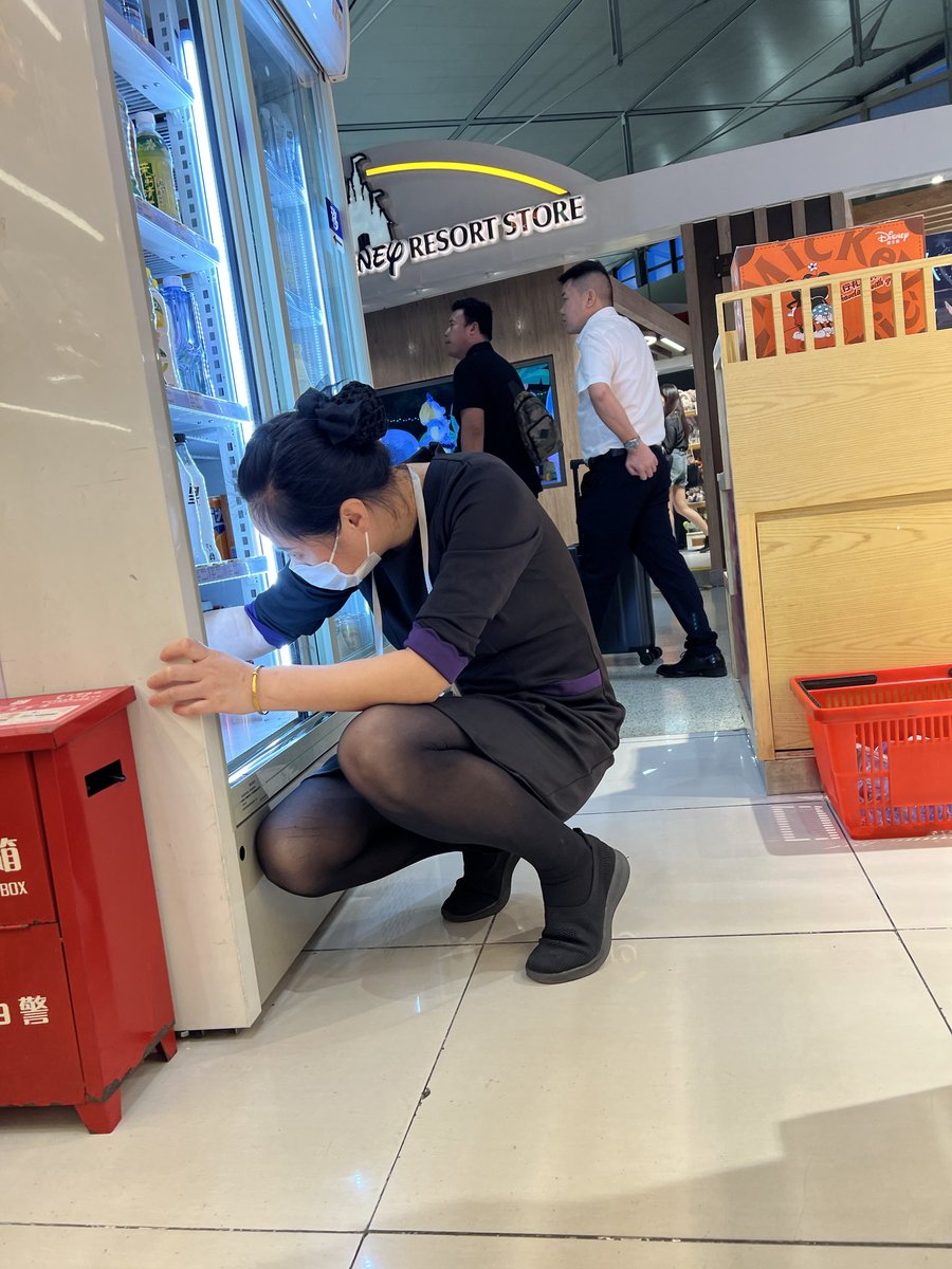 aidbear3's tweet photo. #美腿诱惑 
#美腿丝袜
#原味
#街拍 https://t.co/7XKgDnOTLx