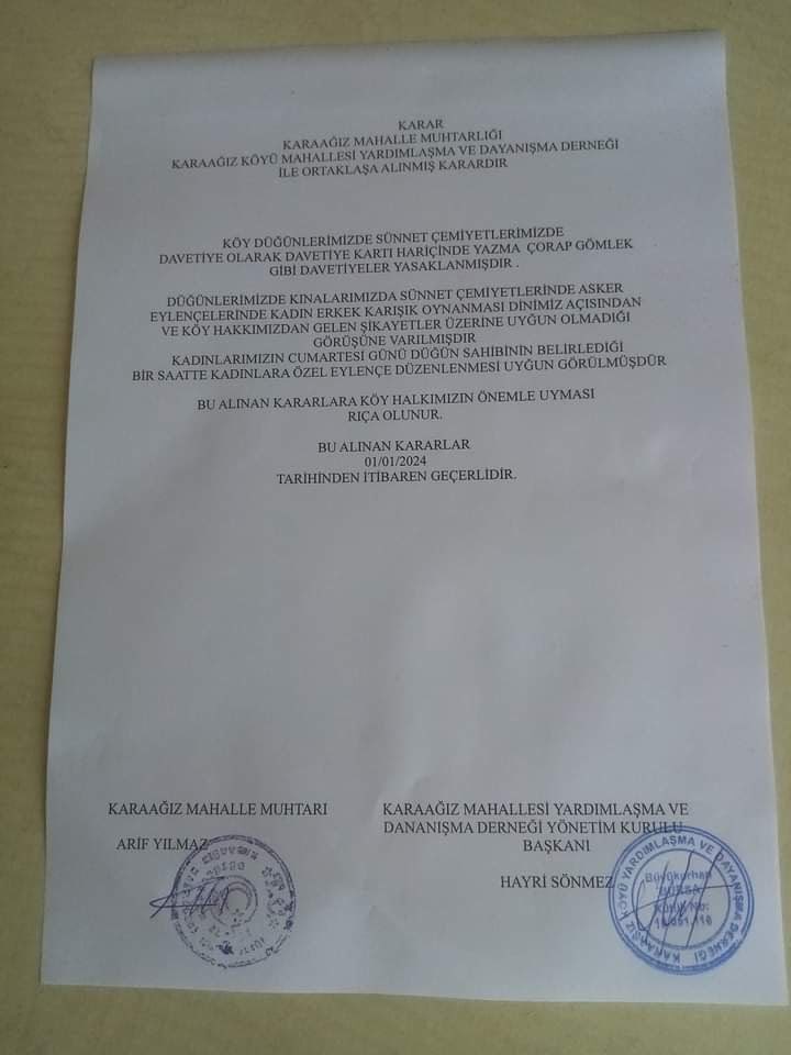 Kadın erkek birlikte eğlenmesi dinen uygun değil diyerek köyde kadın ve erkeklerin birlikte eğlenmemesi gerektiği yönünde karar alınmış.

Bursa'nın Büyükorhan ilçesine bağlı kırsal Karaağız Mahallesi'nde çağ dışı bir karara imza atıldı. Köyde düğün, kına ve asker uğurlama