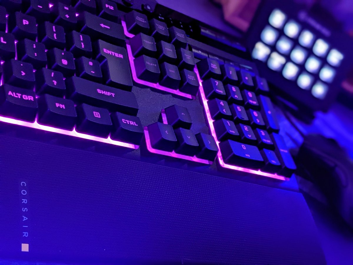 CORSAIR's tweet photo. Psssst, it's time to clean your keyboard. 🧽

📸: @E_DoubleDee https://t.co/QqDEqSLvRg