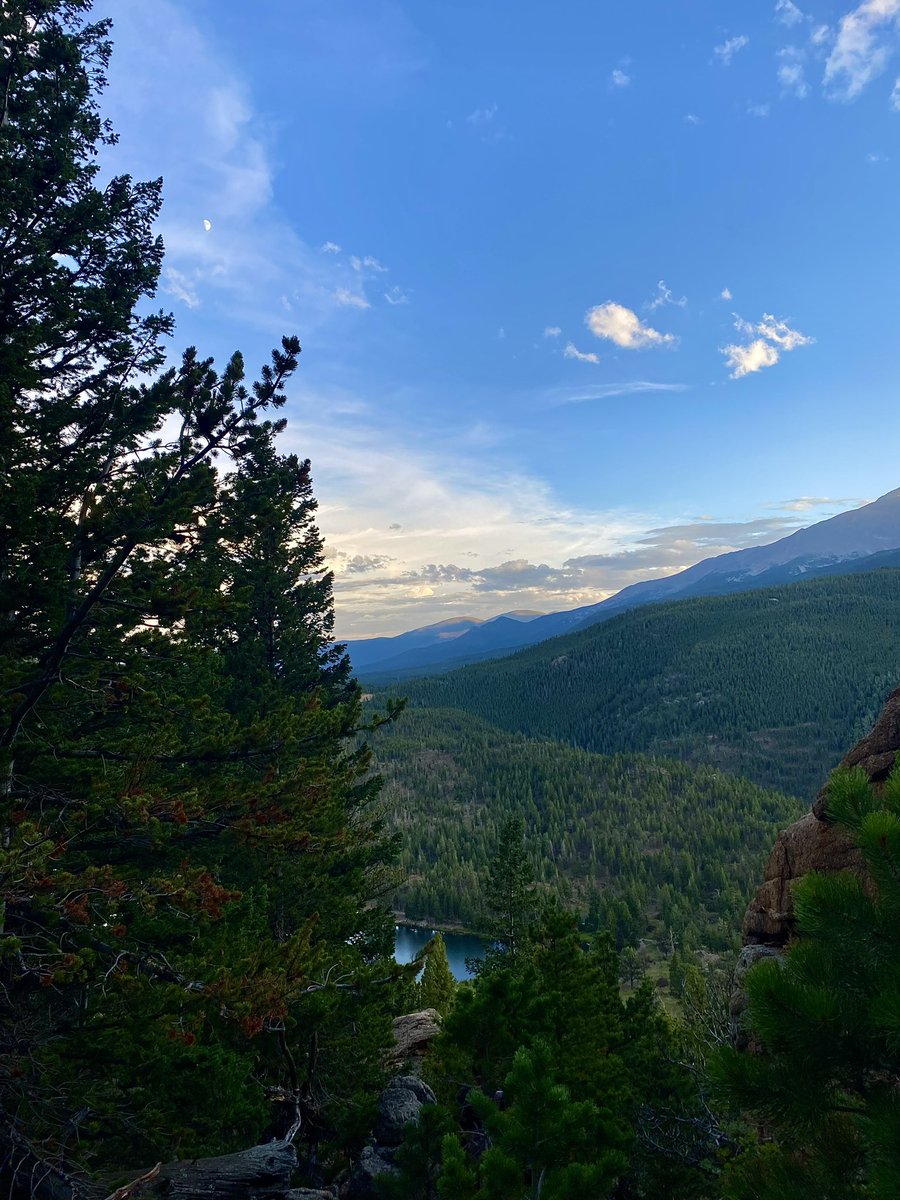 InnAppenzell's tweet photo. Unleash your inner explorer and make the most of your #SundayFunday by conquering the majestic Rocky Mountains on an exhilarating hiking adventure, just steps away from our hotel. 🏔️🥾 #RockyMountainRetreat #NatureEscape #AppenzellInn https://t.co/VtltUJugA3