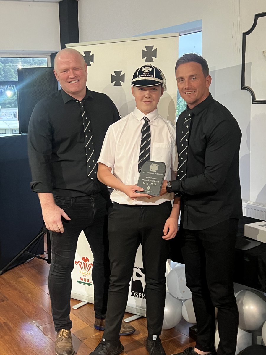 ⚪️⚫️⚪️⚫️ Great evening from this young man picking up players player and coaches player of the year. This is Dan receiving his club captain award.⚫️⚪️⚫️⚪️