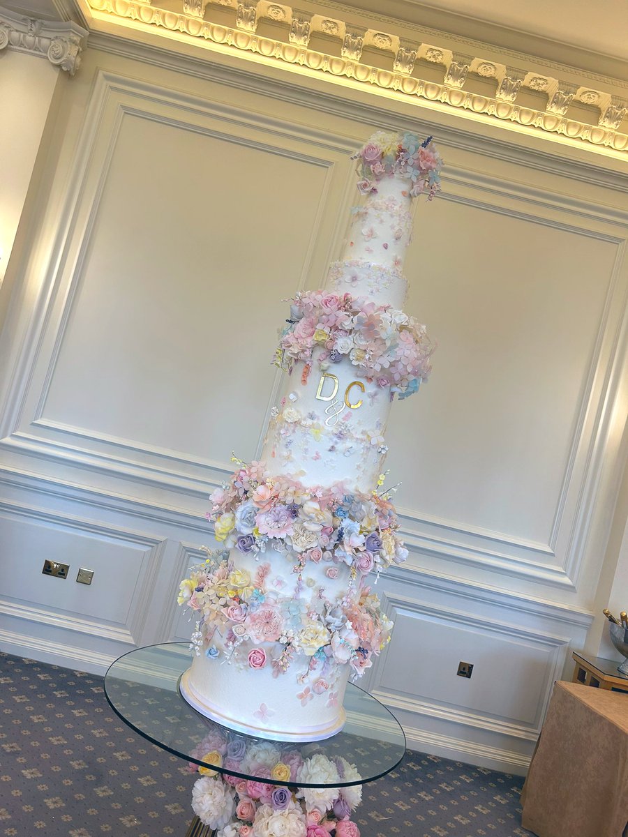 My cake debut at <a href="/TrumpTurnberry/">Trump Turnberry</a> - a full month of work in this beauty. Every single petal lovingly made my hand and I’m truly thrilled with how it’s came together. A reflection of how hard work pays off the more you dedicate yourself to it, pinching myself 🤍🤍🤍🤍