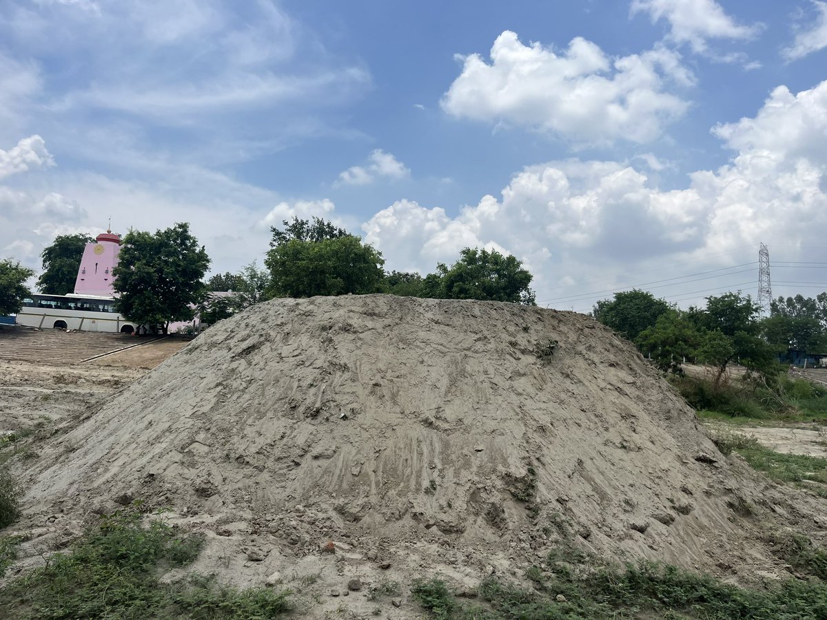 vikranttongad's tweet photo. Cleaning, lining and fencing work is going on at Noida pond .
#pondrestoration #PondClean #workforenvironment #CSR #VikrantTongad #SAFE https://t.co/rWyvIAE4nV