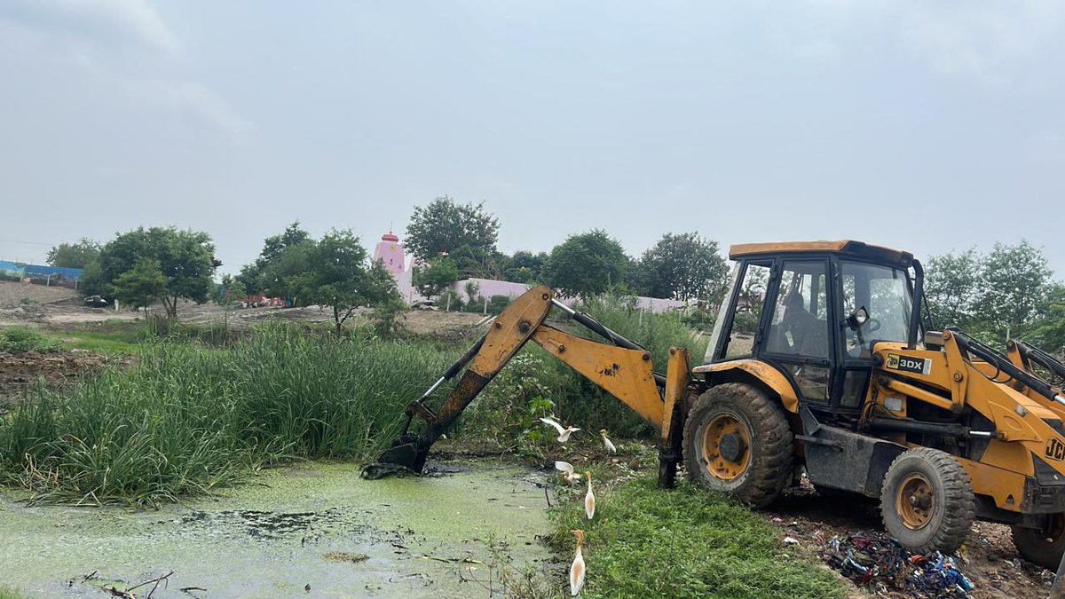 vikranttongad's tweet photo. Cleaning, lining and fencing work is going on at Noida pond .
#pondrestoration #PondClean #workforenvironment #CSR #VikrantTongad #SAFE https://t.co/rWyvIAE4nV