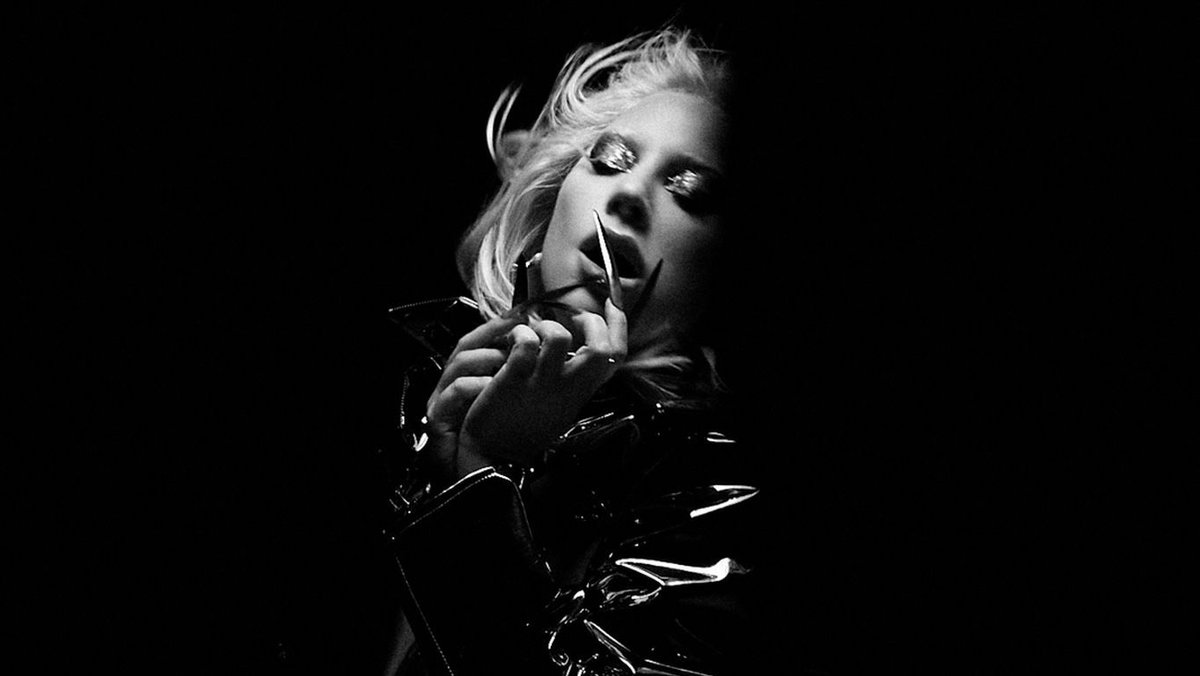 popa911's tweet photo. Dom Pérignon, Lady Gaga https://t.co/HKoO82FB33