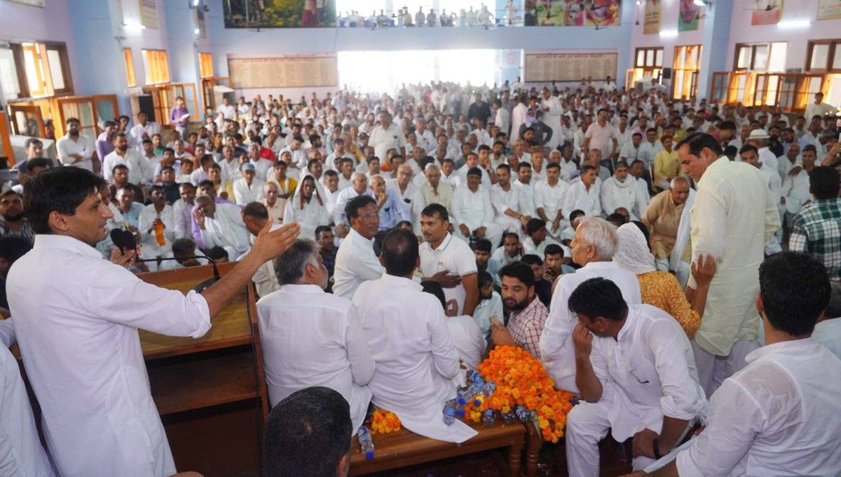 DeependerSHooda's tweet photo. आगामी 9 जुलाई को भिवानी में होने वाले 'विपक्ष आपके समक्ष' कार्यक्रम के लिए आज भिवानी जिले के कार्यकर्ताओं की बैठक ली और तैयारियों का जायजा लिया। https://t.co/nKG4R7Ir3n