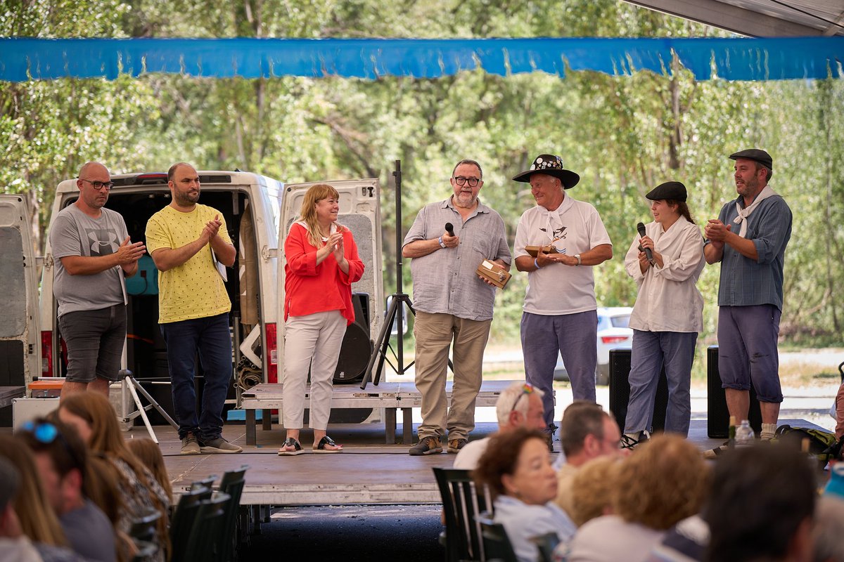 govpirineuiaran's tweet image. Aquest matí la #consellera @cultura_cat @natalia_garriga ha participat aquest matí en la XLV Diada dels #Raiers de la #PobladeSegur

L'any 2022 foren declarats com com a Patrimoni Cultural Immaterial de Humanitat per la @UNESCO 🏛