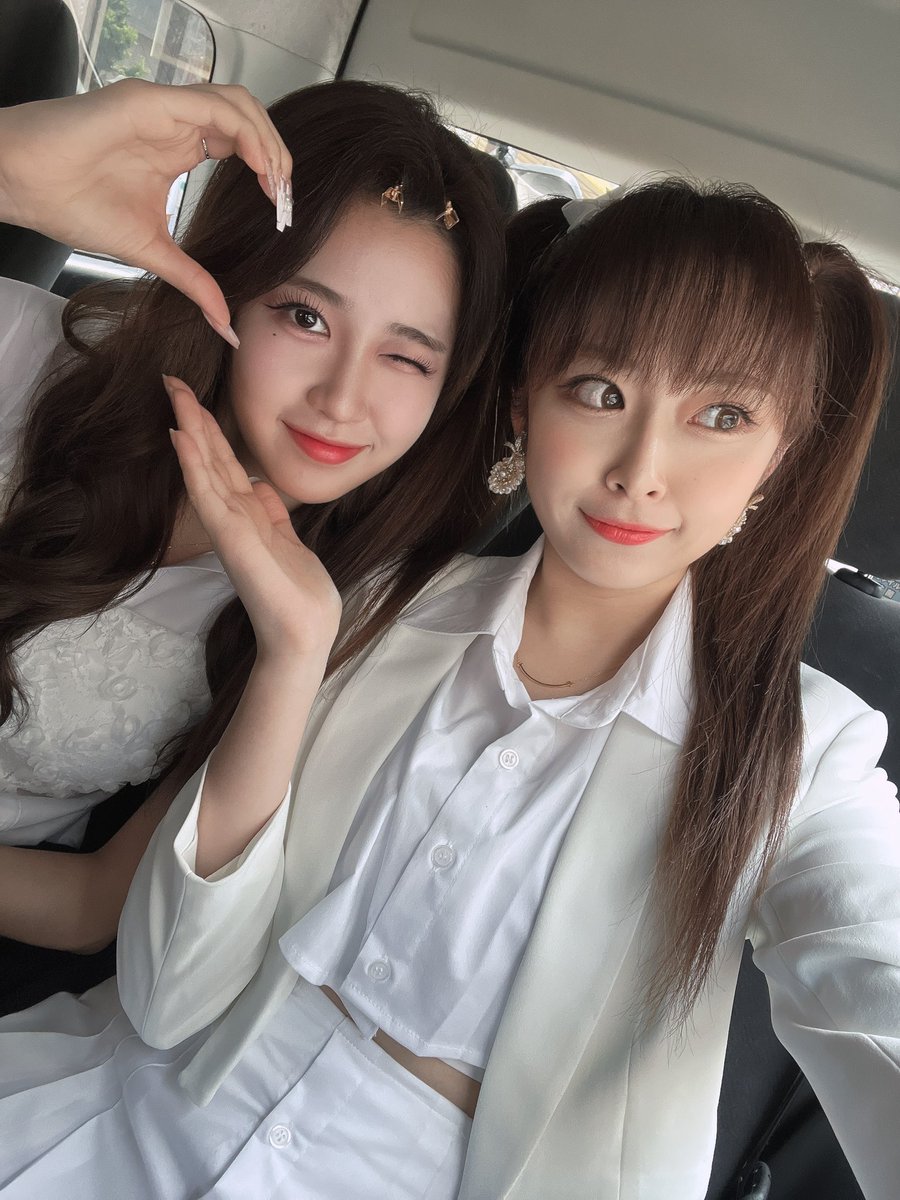 #아라 
리리 생일 축하행ㅎㅎㅎ🦝🍒💓
나랑 꽁냥꽁냥 잘 지내줘서 너무 고마워💖
앞으로도 아리커플 영원해~🐰🩵🦝
마지막 사진은 사진찍는데 지나가는 트럭보고 놀란 표정이 귀여워서🤭🤭

#사랑해 #생일축하해_자기야 #ily1  #RIRIKA #ARA #아리커플 #영원하자 #너구리 #토끼